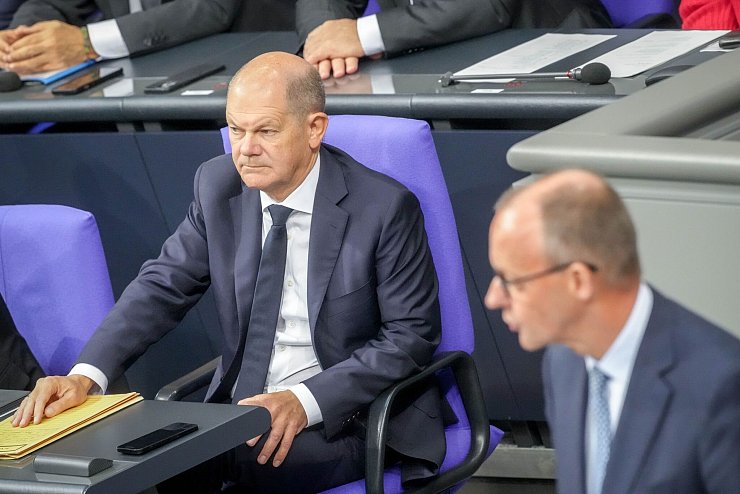 Nun muss Kanzler Olaf Scholz (SPD) die Vertrauensfrage stellen. (Archivbild) - © Kay Nietfeld/dpa