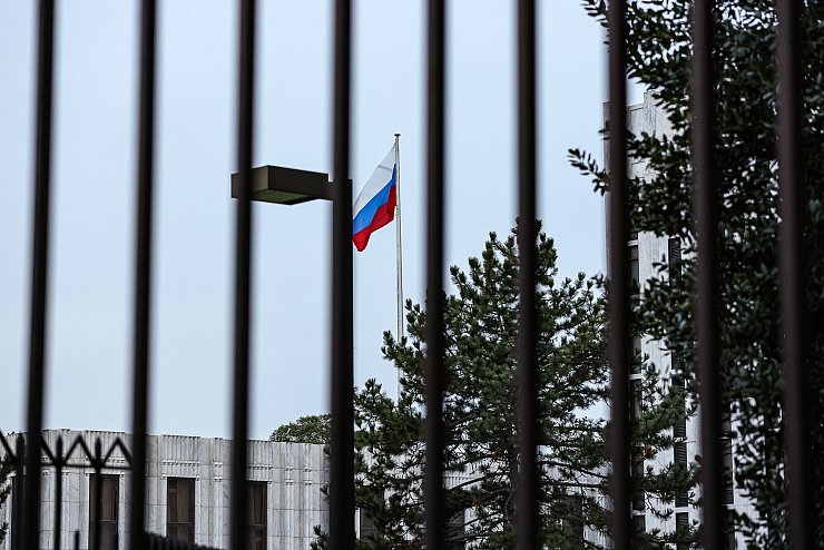 Auch die Botschaft Russlands in Washington arbeitete zuletzt mit Minimalbesetzung. (Archivbild) - © Valerie Plesch/dpa