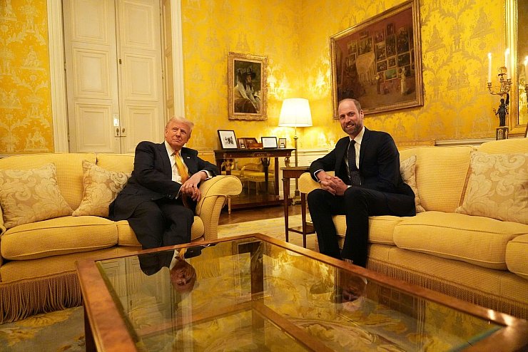 Trump nutzte den Besuch in Paris auch für ein Treffen mit dem britischen Thronfolger. - © Aaron Chown/Pool PA/AP/dpa
