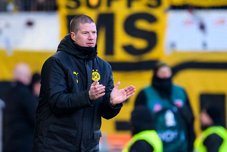 Stand zum vorerst letzten Mal bei den BVB-Profis an der Seitenlinie: Mike Tullberg. - © Tom Weller/dpa