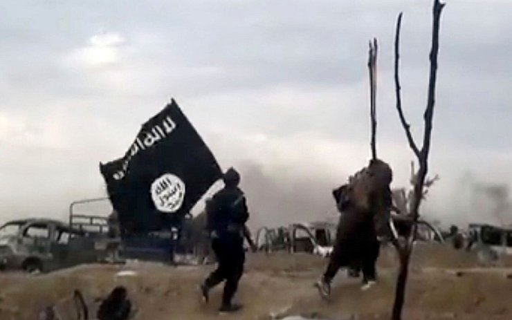 Die USA kämpfen in Syrien weiter gegen Kämpfer der Terrormiliz Islamischer Staat. (Archivbild) - © Uncredited/Amaq News Agency/AP/dpa