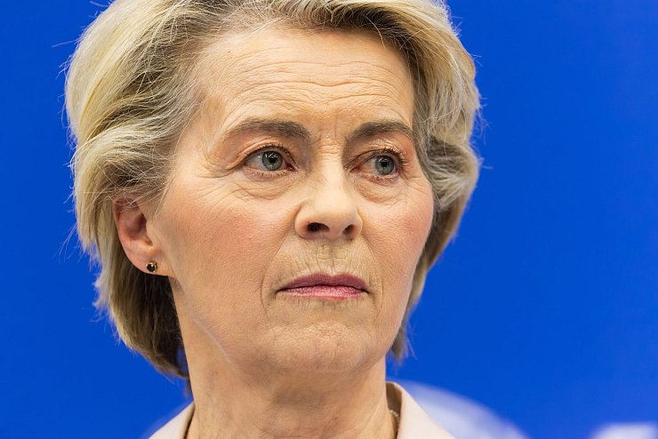 EU-Kommissionspräsidentin von der Leyen reist zu Gesprächen über die Situation in Syrien in die Türkei. (Archivbild) - © Philipp von Ditfurth/dpa