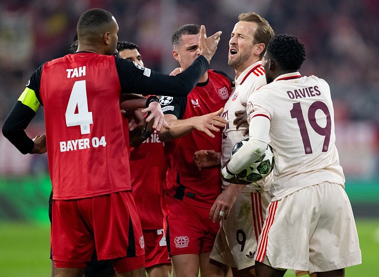 Bayer Leverkusen verliert ein aufgeladenes Duell gegen den FC Bayern. - © Sven Hoppe/dpa