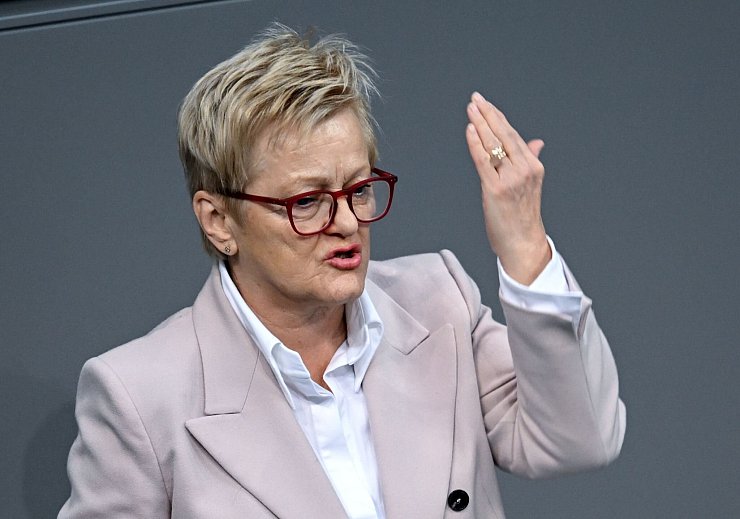 Die Grünen-Politikerin Renate Künast steht hinter dem Alternativ-Antrag für ein AfD-Verbot. - © Britta Pedersen/dpa