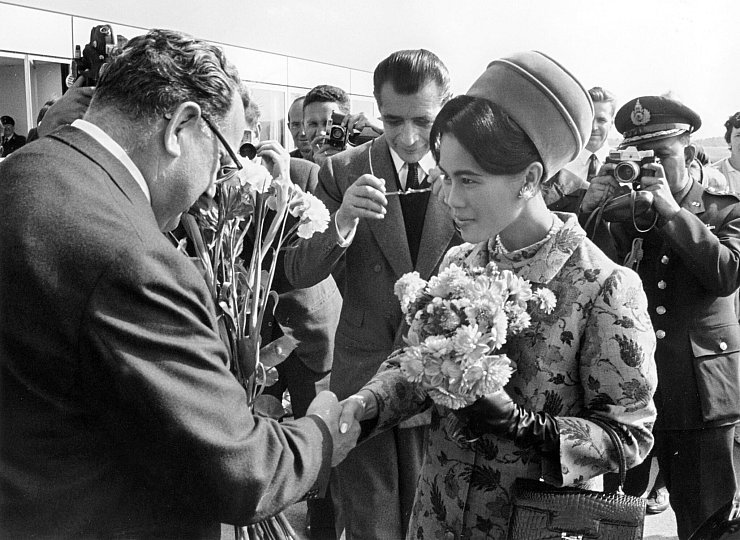 Einst schien die halbe Welt der Königin zu Füßen zu liegen. (Archivbild) - © picture alliance / Georg Göbel/dpa