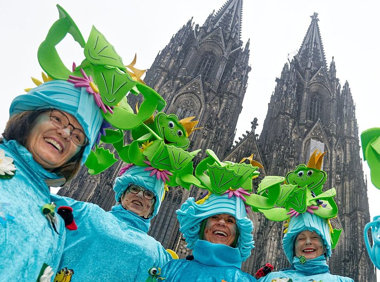 In Köln und anderen rheinischen Hochburgen hat der Karneval begonnen. - © Henning Kaiser/dpa