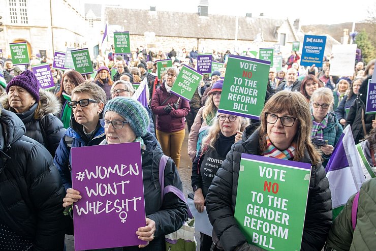 Gegner kritisieren, dass Männer liberale Gendergesetze missbrauchen könnten. (Archivbild) - © Lesley Martin/PA Wire/dpa