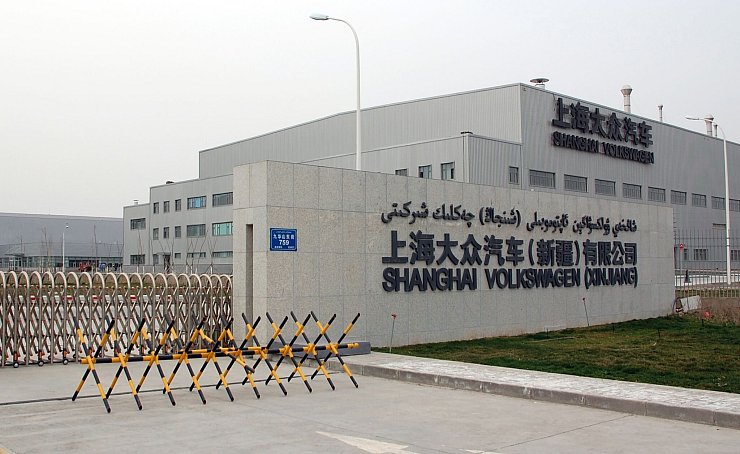 VWs Werk in Xinjiang war wegen Zwangsarbeitsvorwürfen umstritten. (Archivbild) - © Stephan Scheuer/dpa