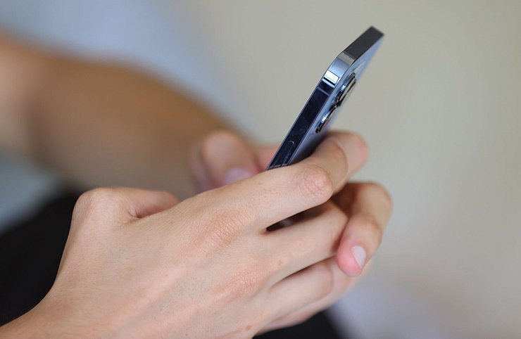 Teenager verlieren sich online schnell in einem Strudel der Gewalt. (Symbolbild) - © Karl-Josef Hildenbrand/Deutsche Presse-Agentur GmbH/dpa