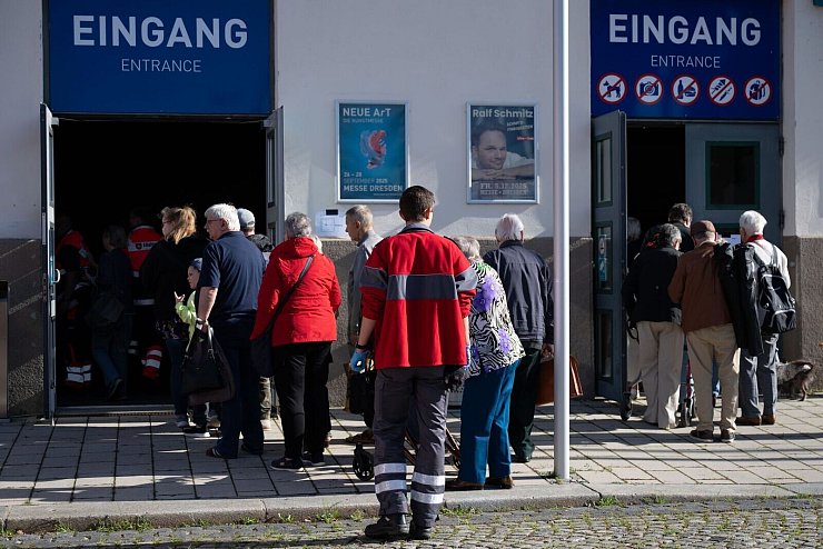 Rund 17.000 Menschen waren von der Evakuierung betroffen. - © Sebastian Kahnert/dpa