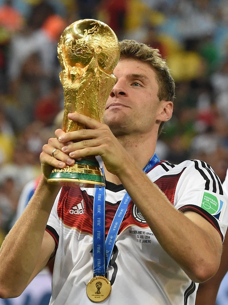Wurde mit Podolski zusammen Weltmeister: Thomas Müller - © Andreas Gebert/dpa