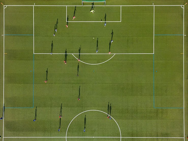 Freunde finden leicht gemacht: Im Sportverein trifft man häufig auf Gleichgesinnte. - © Robert Michael/dpa/dpa-tmn