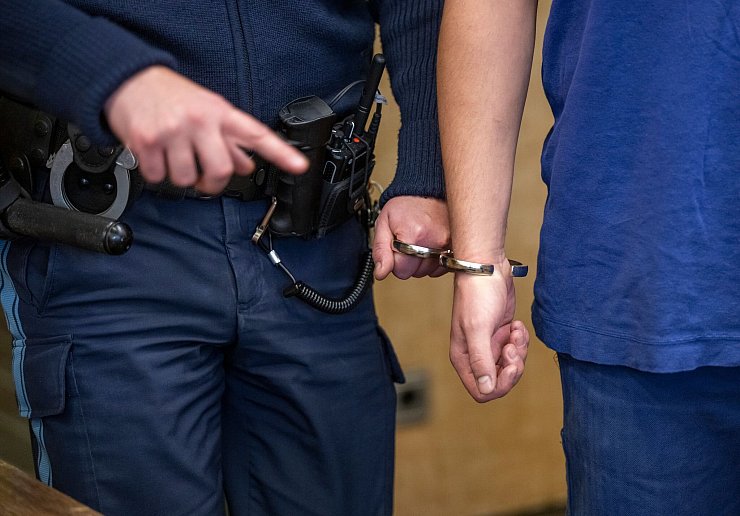 Seit Juni saß der 25-Jährige in Haft. - © Peter Kneffel/dpa