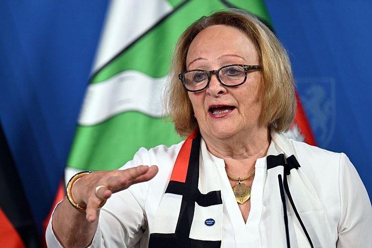 Die NRW-Antisemitismusbeauftragte Sabine Leutheusser-Schnarrenberger (FDP) warnt vor dem Einfluss von Tiktok auf antisemitische Einstellungen bei Jugendlichen - © Federico Gambarini/dpa