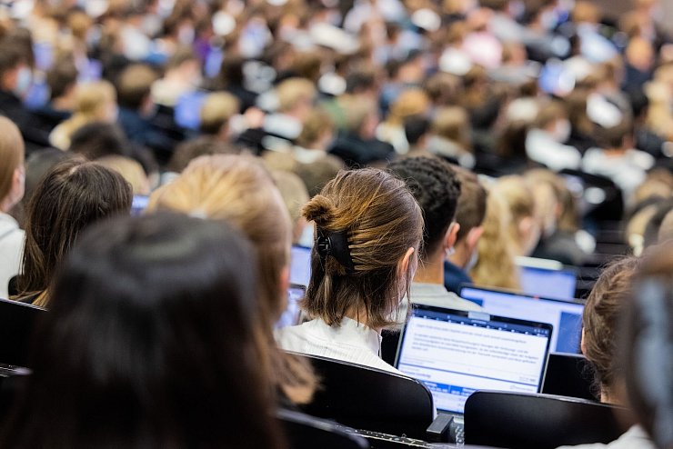 Für viele Studierende sind hohe Mieten in Uni-Städten ein Problem. (Symbolbild) - © Rolf Vennenbernd/dpa