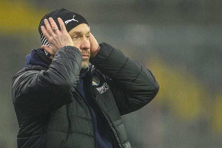 Weiterer Frust-Nachmittag: Eintracht-Trainer Daniel Svcherning - © Swen Pförtner/dpa