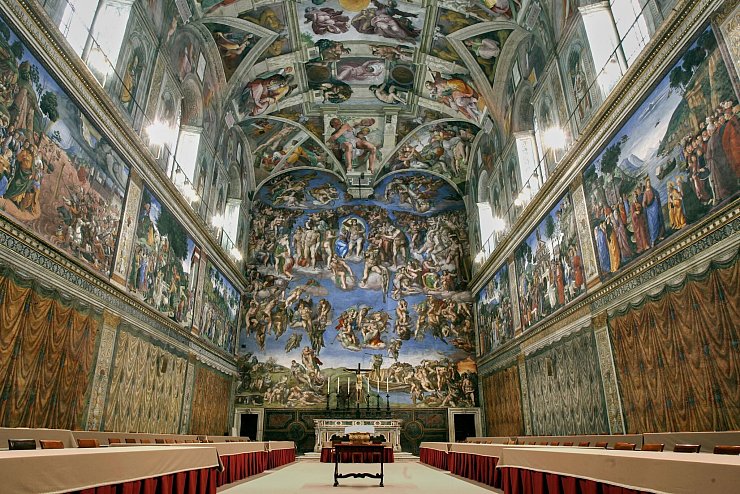 Schönes Wahllokal: die Sixtinische Kapelle. (Archivbild) - © Pier Paolo Cito/AP/dpa