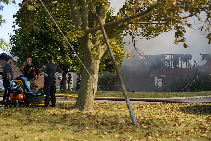 Ersten Informationen zufolge rammte ein Mann mit seinem Auto das Kirchengebäude, schoss auf Anwesende und legte einen Brand. - © Lukas Katilius/The Flint Journal/AP/dpa