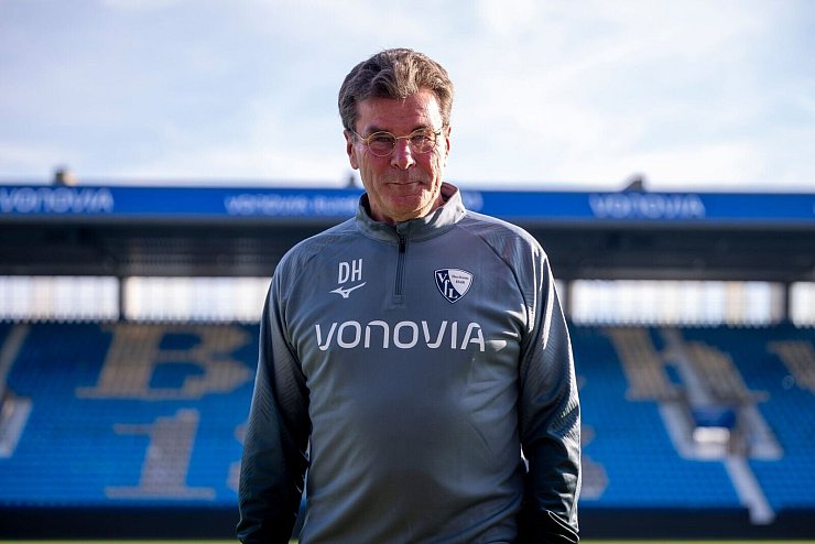 Dieter Hecking ist neuer Cheftrainer des VfL Bochum. - © David Inderlied/dpa