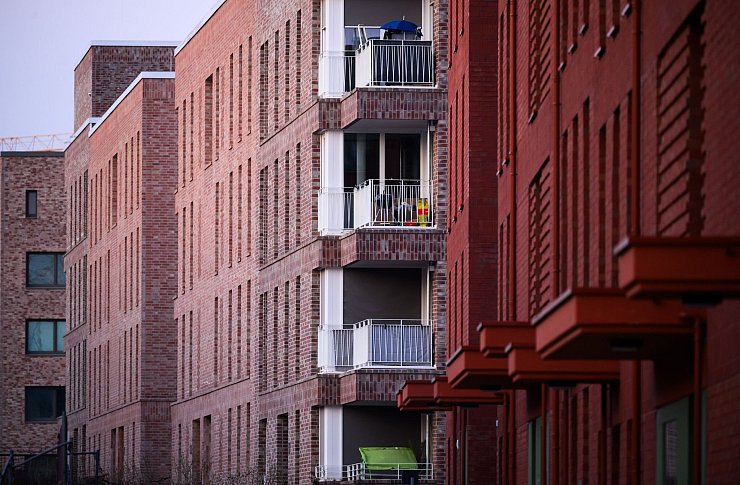 Wohnungen werden wieder teurer, gerade in den großen Städten (Archivbild) - © Julian Stratenschulte/dpa