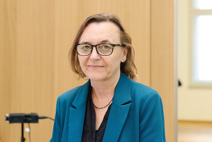 Carmen Scheibenbogen gehört zu den führenden deutschen Experten, die sich mit der schweren neuroimmunologischen Erkrankung ME/CFS auseinandersetzen. (Archivbild) - © Annette Riedl/dpa