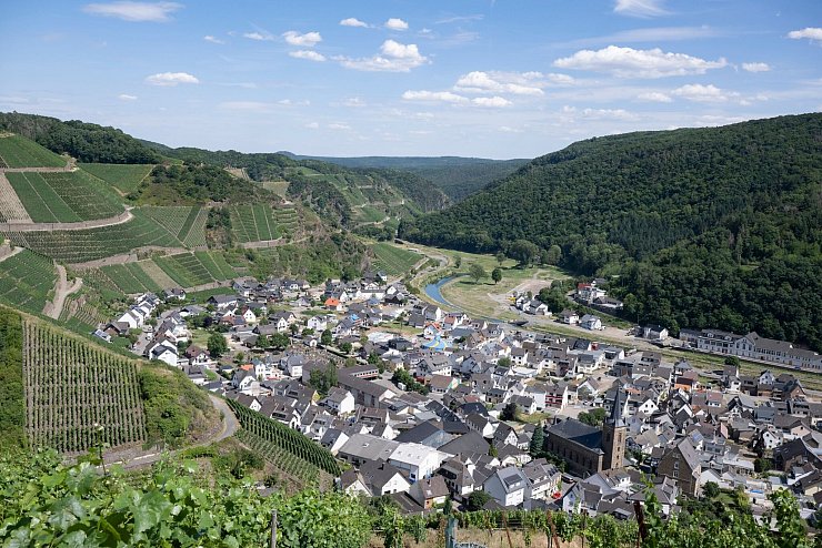 Zu den Top-Zielen \\\'25 gehört für das Magazin «Condé Nast Traveller» das im Juli 2021 weitgehend zerstörte Ahrtal in Rheinland-Pfalz. (Archivbild) - © Boris Roessler/dpa