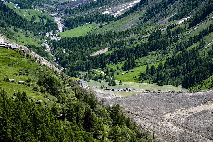 Das Dorf Blatten ist fast völlig ausgelöscht. - © Jean-Christophe Bott/KEYSTONE/dpa