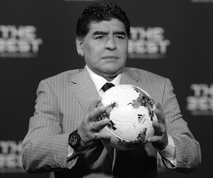 Die Pfleger und Ärzte sollen bei der Behandlung von Maradona schwere Fehler gemacht haben. - © Patrick Seeger/dpa