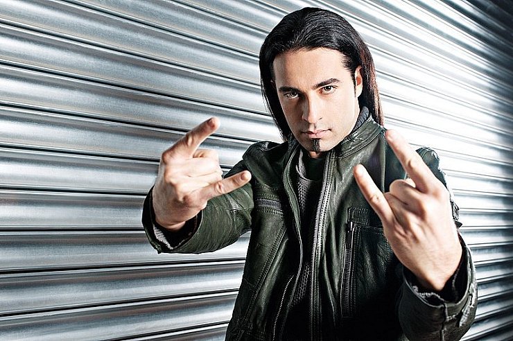 Bülent Ceylan verspricht dem Publikum ein besonderes Erlebnis in der Lipperlandhalle - © Foto: Marco Perdigones