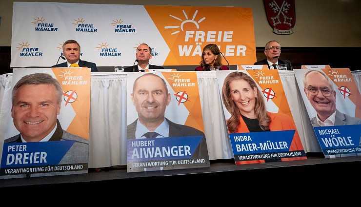Mit Kommunalpolitikern als Zugpferden will Hubert Aiwanger das Berlin-Ticket lösen. - © Peter Kneffel/dpa