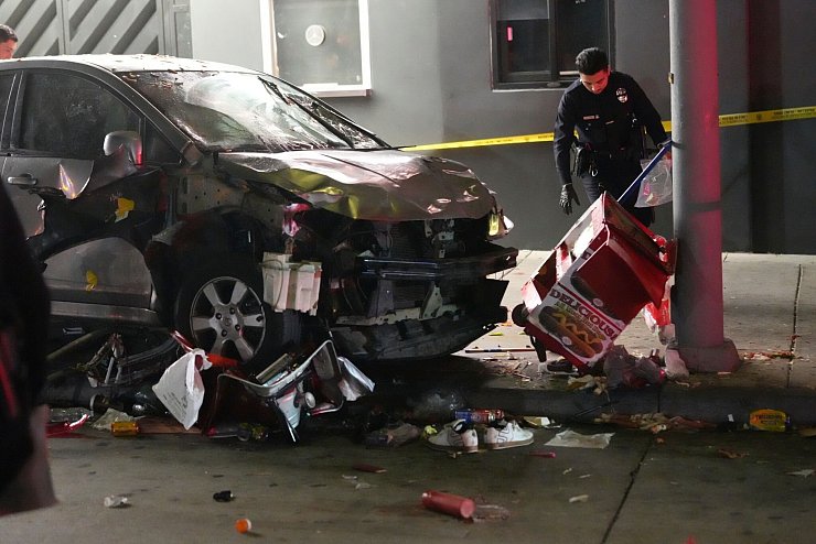 Der Fahrer, dessen Auto in die Menschenmenge in East Hollywood fuhr, soll bewusstlos gewesen sein. - © Damian Dovarganes/AP/dpa