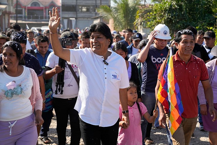 Ex-Präsident Evo Morales durfte wegen der verfassungsrechtlichen Amtszeitbegrenzung nicht mehr antreten. - © Jorge Saenz/AP/dpa
