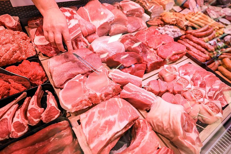 Für Verbraucher in Europa könnte zum Beispiel Fleisch günstiger werden. (Archivbild) - © Jan Woitas/dpa-Zentralbild/dpa