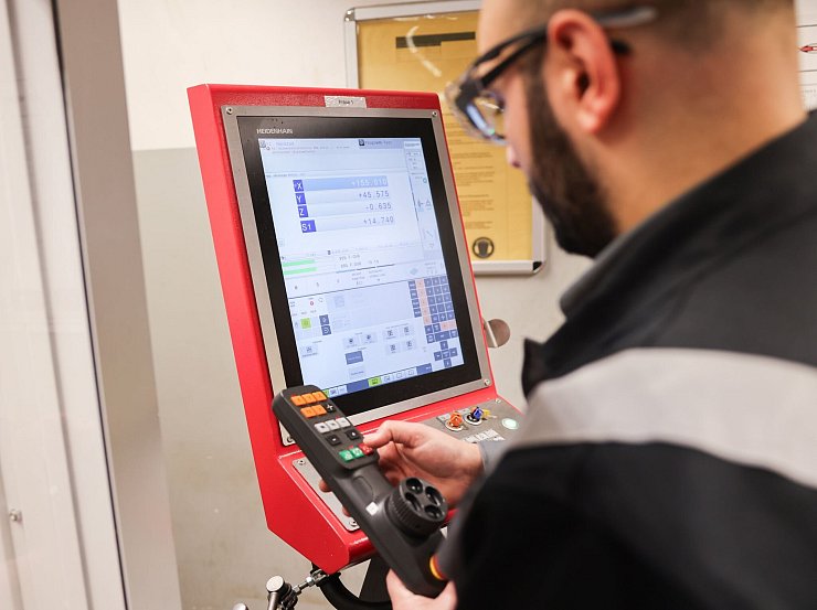 Ein syrischer Auszubildender in Deutschland. (Archivfoto aus Schleswig-Holstein) - © Christian Charisius/dpa