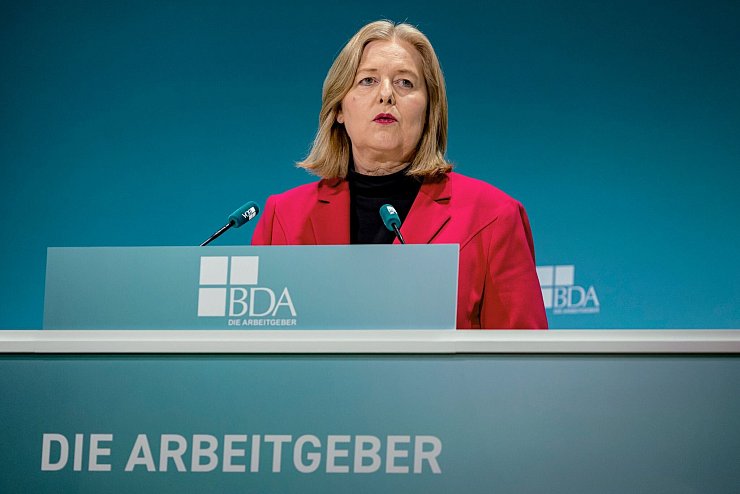 Arbeitsministerin Bas hat einen schweren Stand auf dem Arbeitgebertag. - © Fabian Sommer/dpa