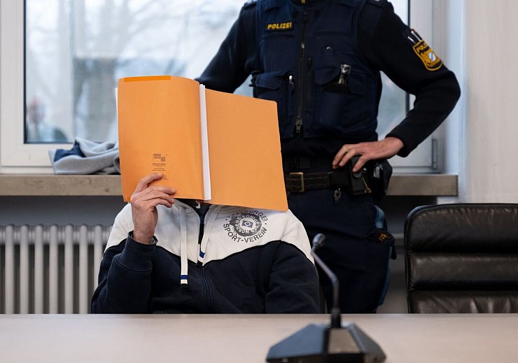 In dem Prozess sind vier Männer, drei aus dem Raum Schwerin (Mecklenburg-Vorpommern) und ein Verdächtiger aus Berlin, angeklagt. - © Sven Hoppe/dpa
