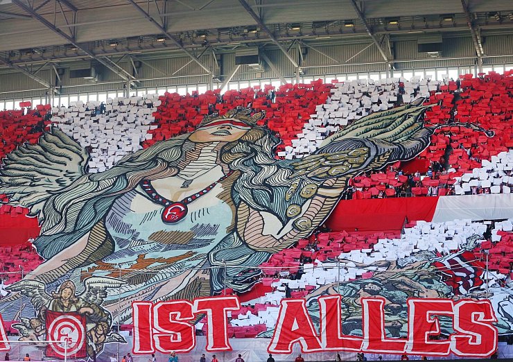 Anhänger von Fortuna Düsseldorf - © Roland Weihrauch/dpa