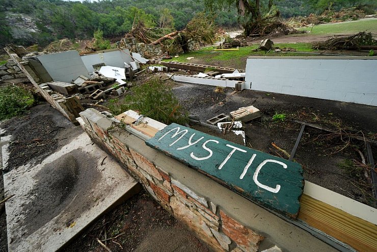 Das Camp Mystic, ein christliches Sommerlager für Mädchen, wurde von den Überschwemmungen verwüstet. - © Julio Cortez/AP/dpa