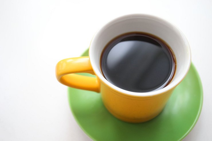 Wirkt Kaffee am Morgen nur so intensiv, weil in der Nacht Entzugserscheinungen entstanden? (Symbolbild) - © Karl-Josef Hildenbrand/dpa