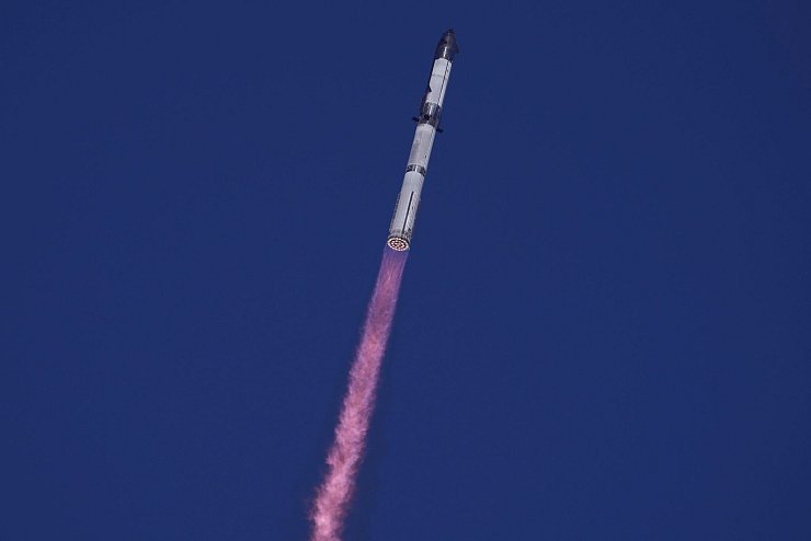 Die Rakete "Starship" von SpaceX absolviert ihre siebten Testflug. - © Eric Gay/AP/dpa