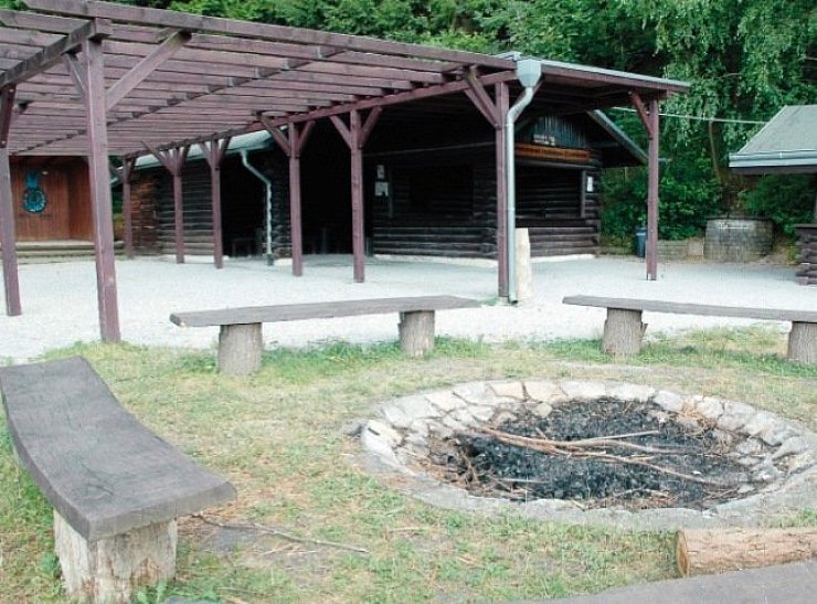 Beliebter Ort zum Feiern: Seit 28 Jahren besteht die Grillhütte, die aufgrund der Pflege und ihrer Lage gerne gebucht wird. Da nach Ansicht der Stadt von ihr kein ruhestörender Lärm ausgeht, darf sie auch weiterhin bis 24 Uhr genutzt werden. - © Foto: Brinkmeier