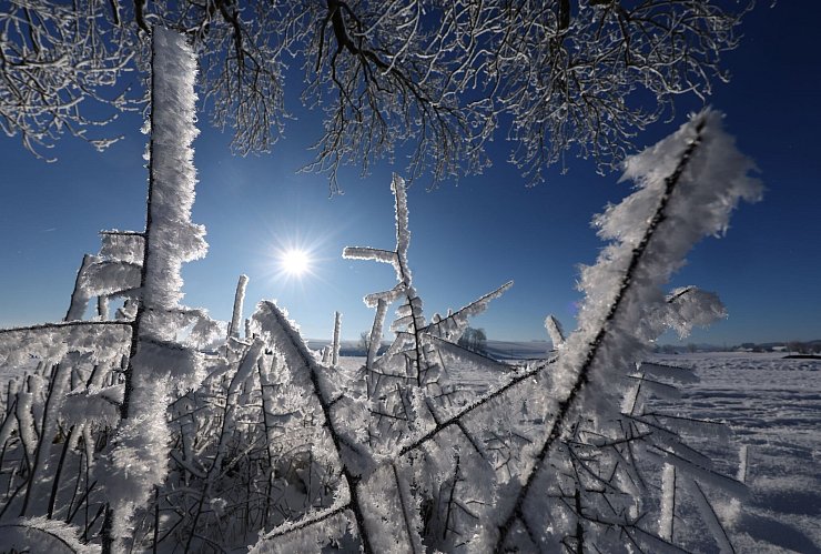 Eine Landschaft in Weiß - für viele bleibt die ein weihnachtlicher Traum. - © Karl-Josef Hildenbrand/dpa