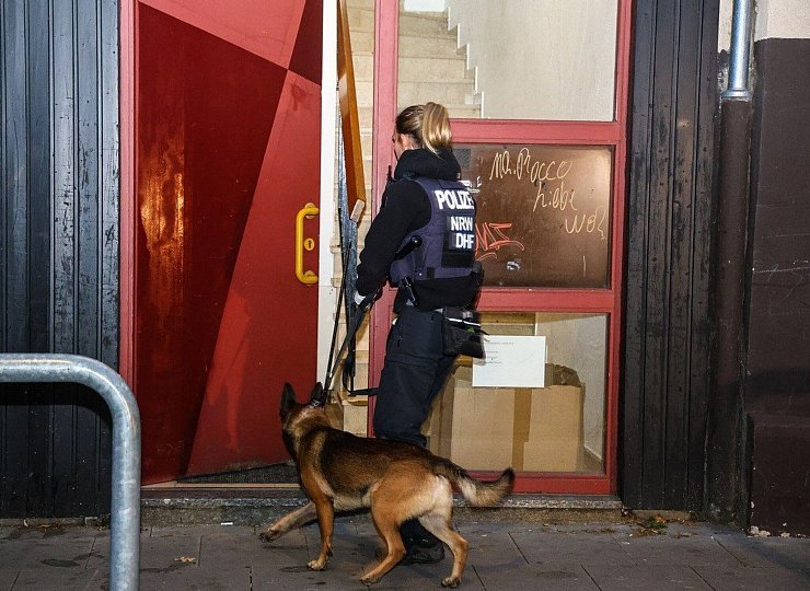 Mehrere Objekte wurden durchsucht. - © Alex Talash/dpa