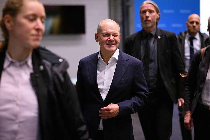 Bundeskanzler Scholz nach einem Führungstreffen der SPD. Er soll am Montag als Kanzlerkandidat nominiert werden. - © Bernd von Jutrczenka/dpa