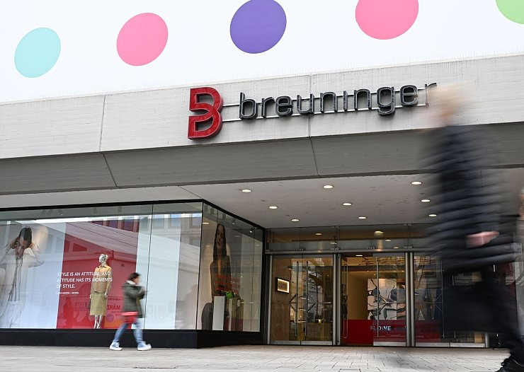 Der Handelsverband setzt auf den Erhalt der Läden. (Archivbild) - © Bernd Weißbrod/dpa