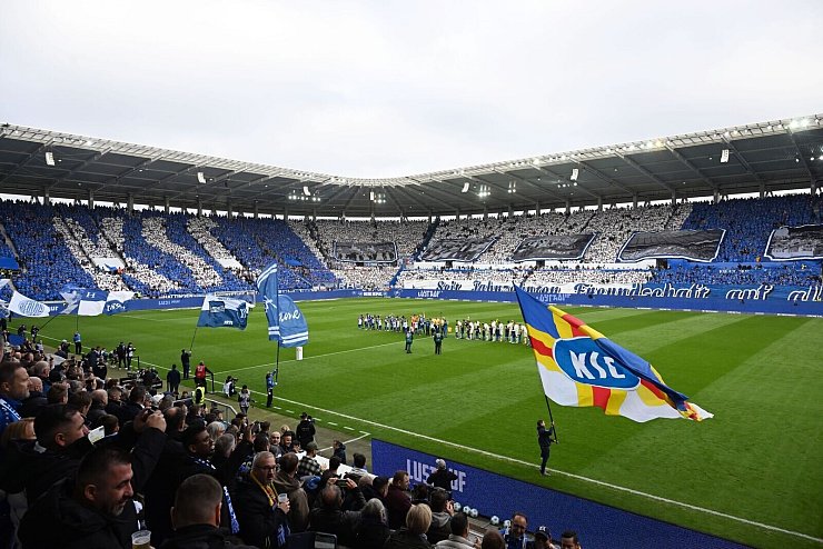 Die Fanlager beider Clubs sind seit Jahren eng befreundet. - © Uli Deck/dpa