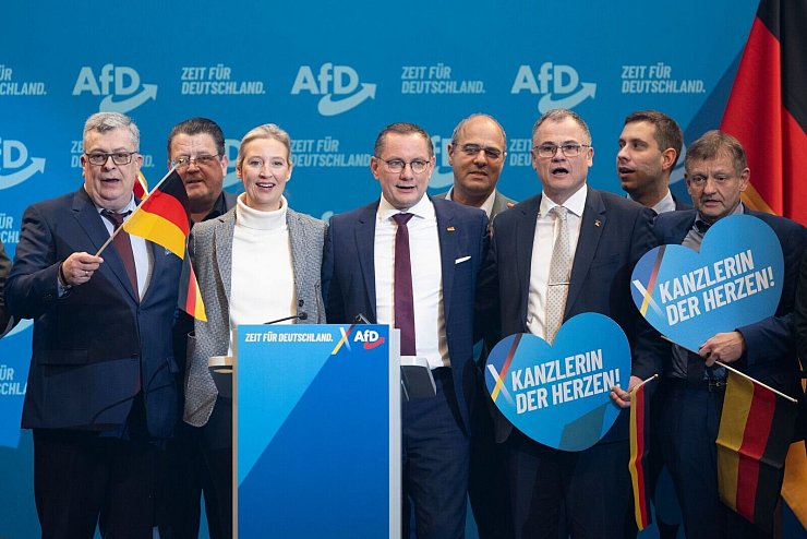 Auch die Reden, die beim Bundesparteitag der AfD in Riesa im vergangenen Januar gehalten wurden, flossen in die Neubewertung durch den Verfassungsschutz ein. (Archivfoto) - © Sebastian Kahnert/dpa
