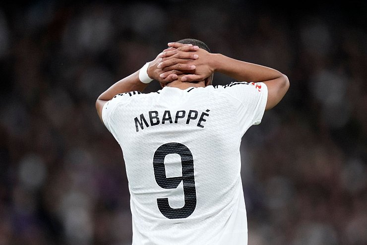 Eine schwierige Karrierephase für Kylian Mbappé. - © Bernat Armangue/AP