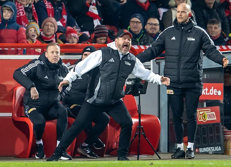 Er trieb sein Team immer wieder an: Union-Trainer Steffen Baumgart. - © Andreas Gora/dpa