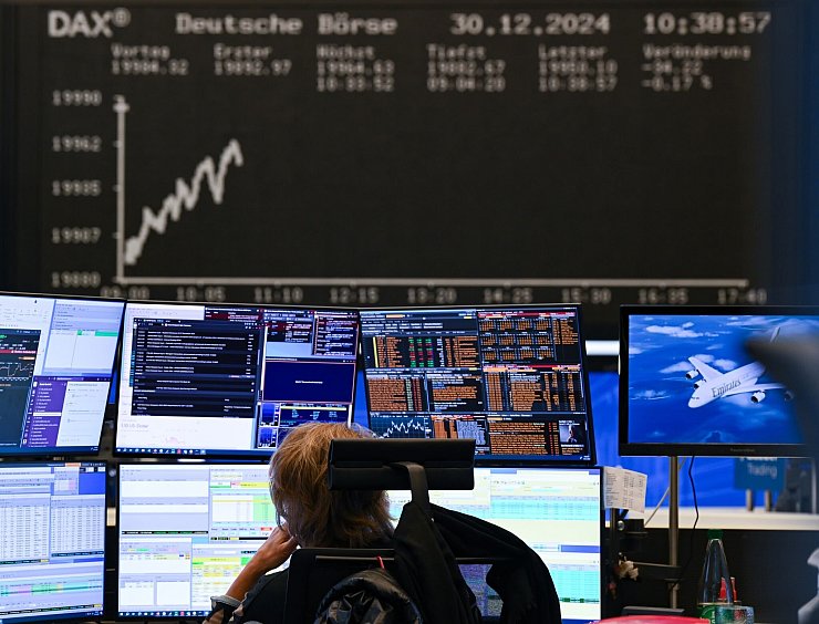 Frankfurter Börse: Unter den 100 wertvollsten Börsenkonzernen der Welt sind nur drei deutsche (Archivbild). - © Arne Dedert/dpa